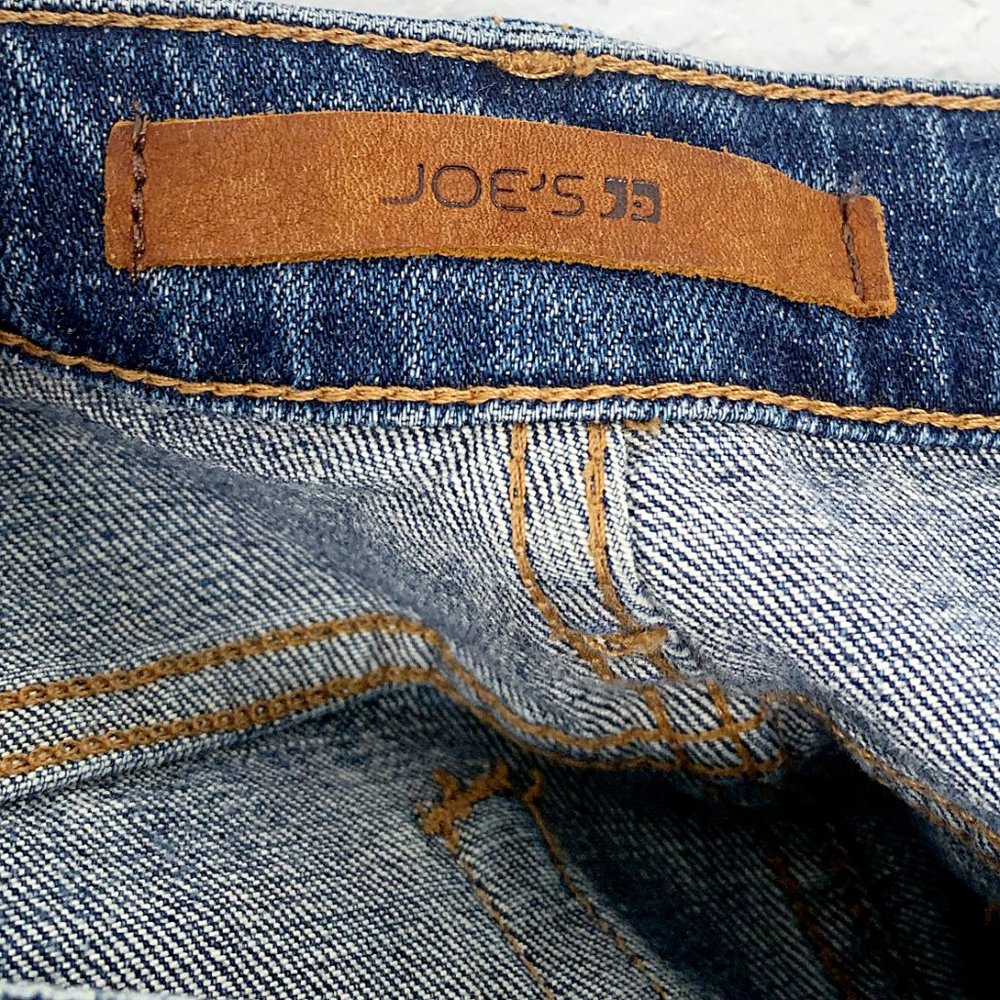Joe's Jeans Finn Raw-Hem Boyfriend Bermuda Short in Meeka - Picture 4 of 7